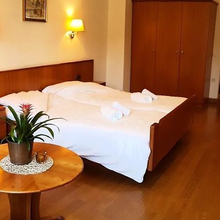 Weisses Roessl Bed & Breakfast Appiano Sulla Strada Del Vino Luaran gambar