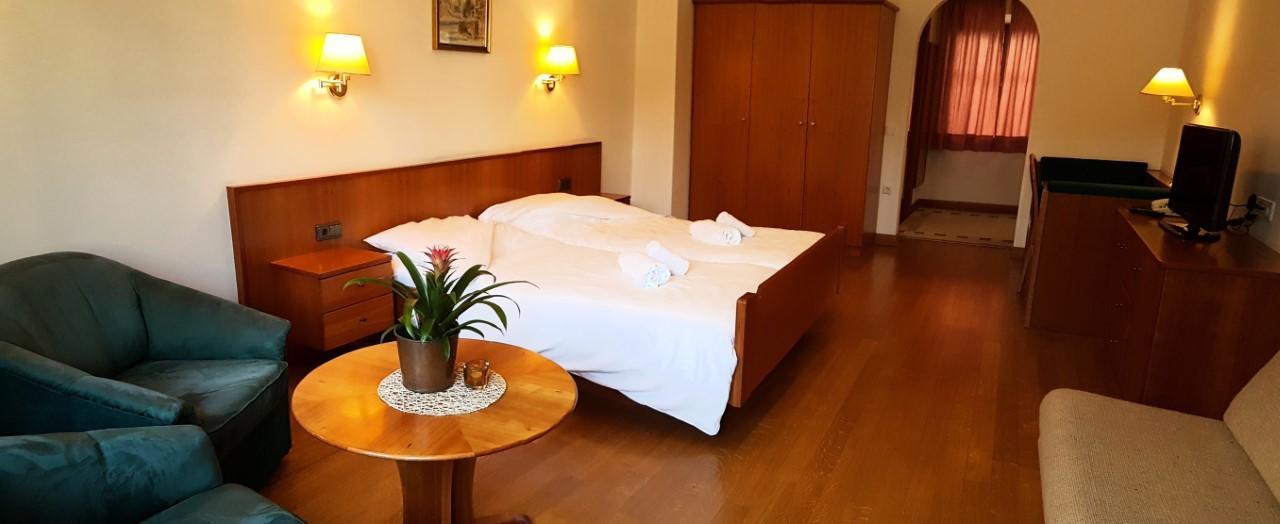 Weisses Roessl Bed & Breakfast Appiano Sulla Strada Del Vino Luaran gambar
